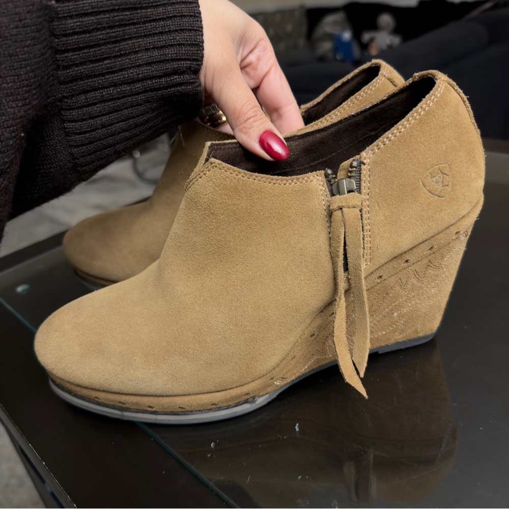 ariat suede ankle bootie plataform 9.5 B - Picture 9 of 9